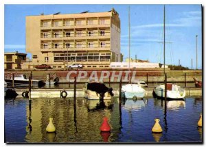 Postcard Modern Littoral Languedoc Marseillan Port and the Hotel Richemond