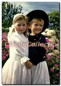 Postcard Modern Couple children in Cornwall suit