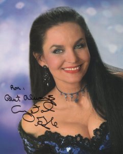 Crystal Gayle Country Music Singer Giant 10x8 Hand Signed Photo