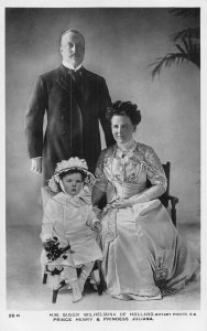 L521 Royalty Netherlands Queen Wilhelmina and family RPPC vintage postcard
