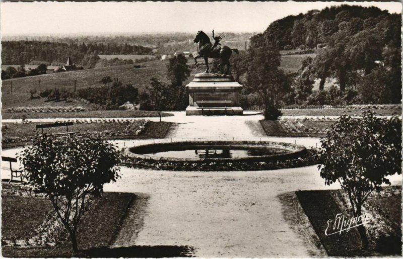 CPA Mortagne Jardin de l'Hotel de Ville FRANCE (1053970)