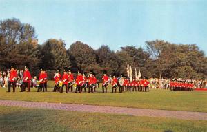 WILLIAMSBURG, VA Virginia    QUEEN'S GUARD~R.O.T.C. Honor Unit    1963 Postcard