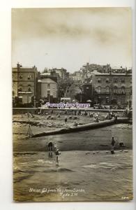 h1791 - Isle of Wight - Looking right up Union St. from Ryde Sands - Postcard
