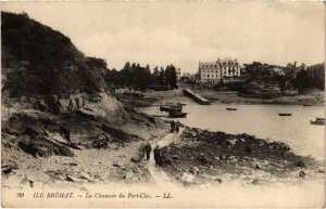 CPA ILE-de-BREHAT La Chaussee du Port-Clos (1296017)