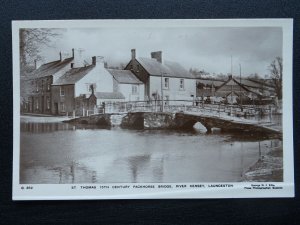 Cornwall LAUNCESTON St. Thomas Packhorse Bridge RIVER KENSEY - Old RP Postcard