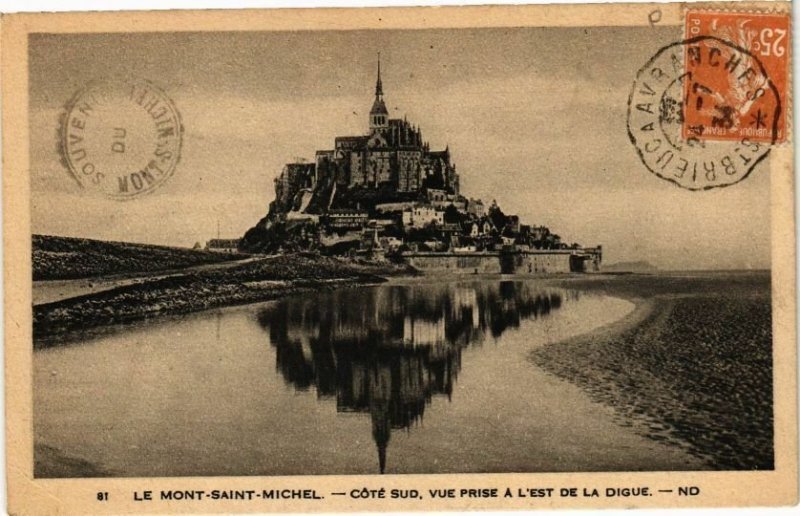 CPA Le Mont-St-MICHEL - Cote Sud Vue prise a L'Est de la Diguée (209705)