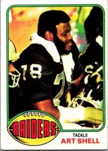 1976 Topps Football Card Art Shell Los Angeles Raiders sk4658