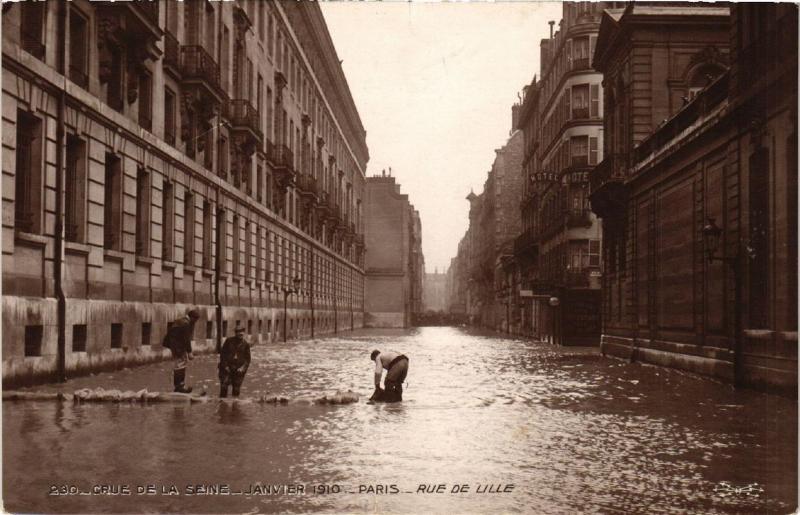 CPA PARIS Rue de Lille INONDATIONS 1910 (605383)