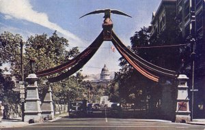 SALT LAKE CITY, UT Utah   EAGLE GATE & Street Scene  40's CARS  Chrome Postcard