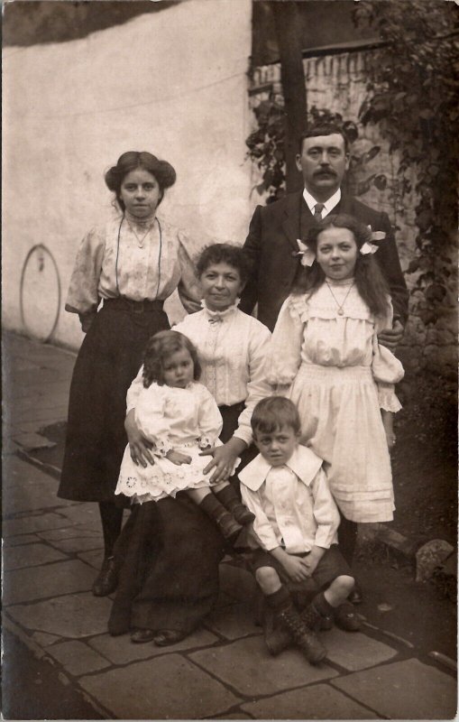 England Clifton Vale Bristol Beautiful Victorian Family Portrait Postcard Y13