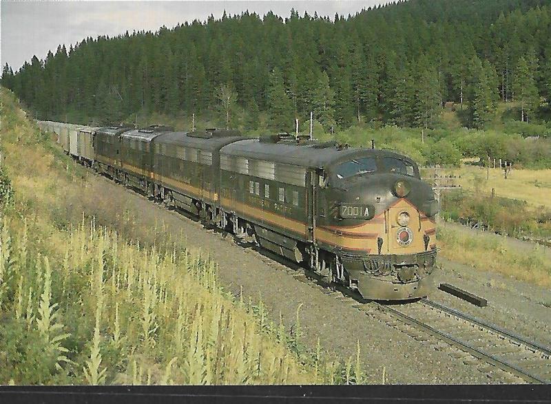 TRAINS NORTHERN PACIFIC 7001A FREIGHT, CHESTNUT MONTANA