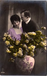 Romantic Victorian Couple Vintage RPPC C001