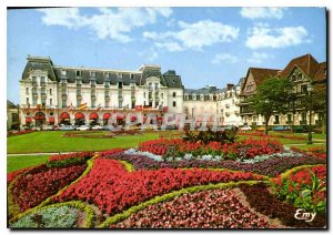 Postcard Moderne Cabourg Calvados u jarins the casino and the Grand hotel rig...