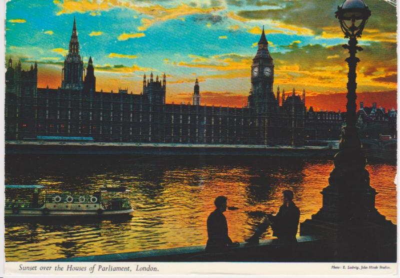 SUNSET OVER HOUSES OF PARLIAMENT, LONDON