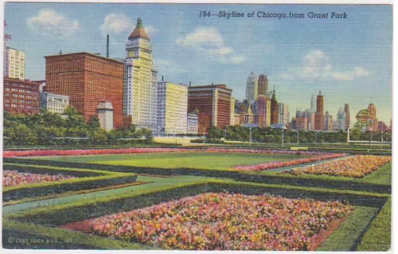 SKYLINE OF CHICAGO FROM GRANT PARK