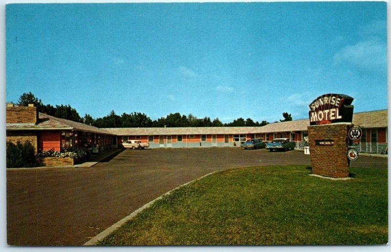 M-28117 Enjoyment is Standard Equipment at Sunrise Motel Duluth Minnesota