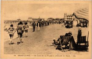 CPA GRAU-du-ROI - Un Coin de la Plage a l'Heure du Bain (458712)