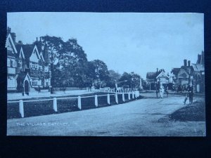 Berkshire DATCHET Village showing The Manor Hotel - Old Postcard