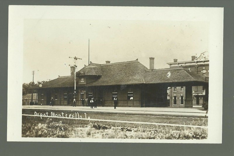 Monticello IOWA RPPC '10 DEPOT Train Station Railroad Railway nr Anamosa Cascade