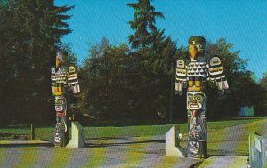 Canada Indian Totem Poles Entrance Lewis Park Courtenay British Columbia