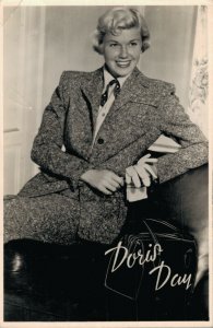 Doris Day America's Sweetheart Singer Portrait Vintage RPPC 08.26