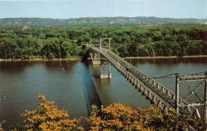 PRAIRIE DU CHIEN WI TO MARQUETTE IA~SUSPENSION BRIDGE~REPLACED 1974 POSTCRD 1957