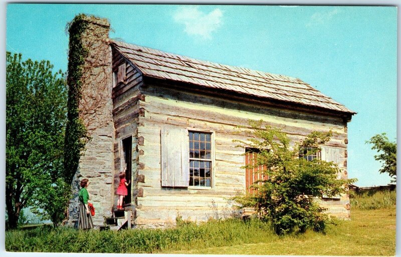 c1960s Springfield, KY Replica Bersheba Lincoln Cabin Cute Lady Little Girl A317