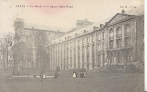 France Postcard - Arras - Le Musee Et Le Square Saint-Waast - Ref TZ2109