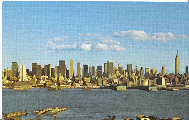 America Postcard - Mid Manhattan Skyline - New York City    XX578