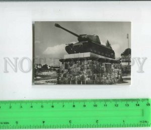 433647 UKRAINE LVIV LVOV Monument to tankmen Tank 1967 year PHOTO card