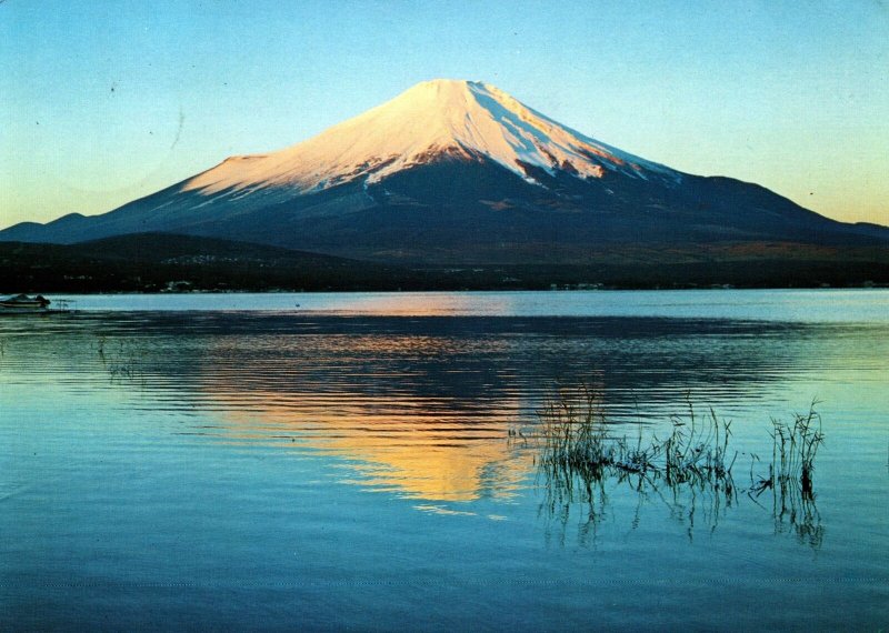 VINTAGE POSTCARD CONTINENTAL SIZE MOUNT FUJI REFLECTION ON LAKE YAMANAKA JAPAN