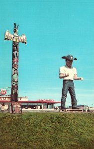 Vintage Postcard Giant Phil & Totem Pole Landmark Truck Stop Williamsburg Iowa