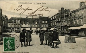 CPA Carrouges - La Place des Halles (259380)