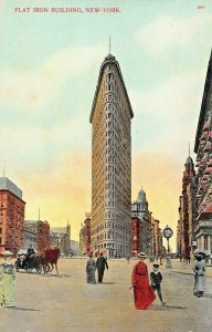 NEW YORK CITY~FLATIRON BUILDING-GROUND LEVEL VIEW~1910s POSTCARD