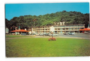 Wheeling West Virginia WV Vintage Postcard Howard Johnson's Motor Lodge