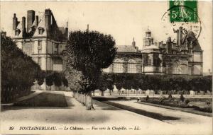 CPA FONTAINEBLEAU - Le Chateau - Vue vers la Chapelle (166435)