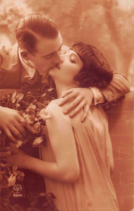us414 lovers kissing flirt sepia real photo  amor amour  france