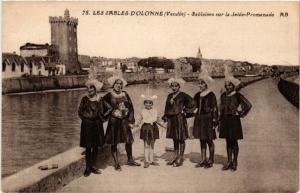 CPA Les SABLES-d'OLONNE Sablaises sur la Jetée-Promenade (393970)