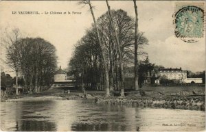 CPA LE VAUDREUIL Le Chateau et la Ferme (1148425)