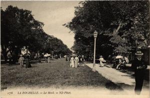 CPA La ROCHELLE - Le Mail (480623)