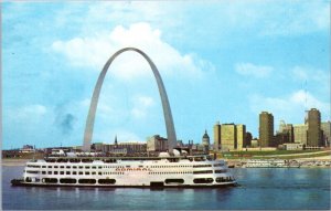 Postcard MO St. Louis -  Arch with S.S. Admiral Steamer