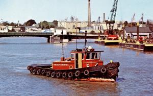 US    PC982  THE TUG DAUNTLESS, MANITOWOC RIVER, WI