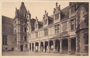 France Blois Le Chateau Facade interieur Louis XII