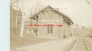 Depot, Massachusetts, Mittineague, RPPC, Boston & Albany Railroad Station, Photo