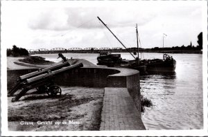 Netherlands Grave Gezicht op de Maas Vintage RPPC C016