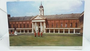 Vintage Postcard Figure Court at The  Royal Hospital Chelsea Pensioners London