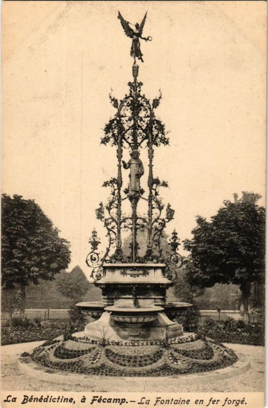 CPA La Benedictine a FÉCAMP-La Fontaine en fer forge (269685)