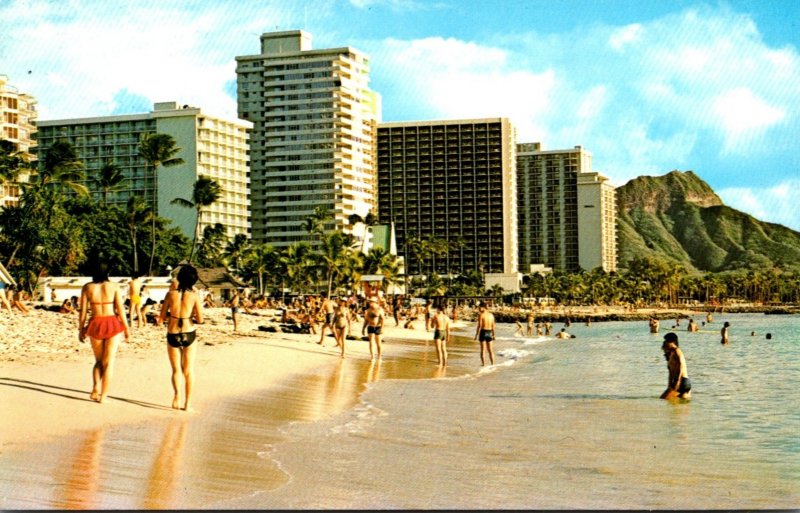 Hawaii Waikiki Beach With Diamond Head In Background