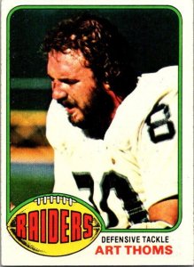 1976 Topps Football Card Art Thomas Los Angeles Raiders sk4661