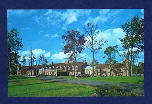 VA Williamsburg Colony Hotel Motel Resort Virginia Postcard PC Carte Postale